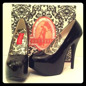 Size 8 Black Patent Bordello Heels - Brand New
