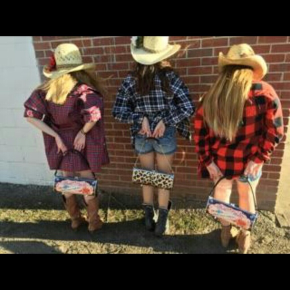 Little Earth Swarovski embedded constructed purse! - Picture 3 of 4