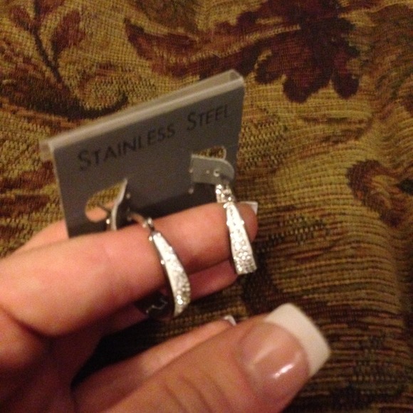 White/silver earrings.