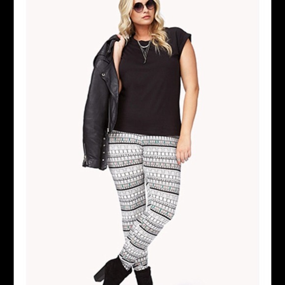 ❌Sold❌plus size Aztec leggings