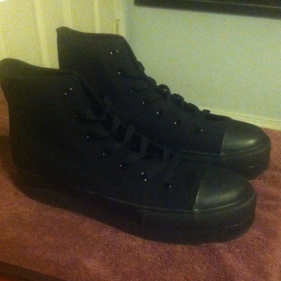 Black Platform Converse like shoe Can fit 8.5
