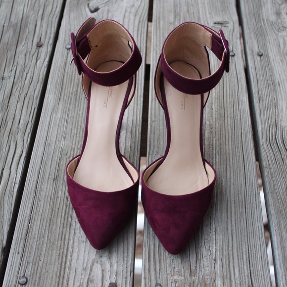 💥SOLD on thread flip 💥. Zara Burgundy Heels