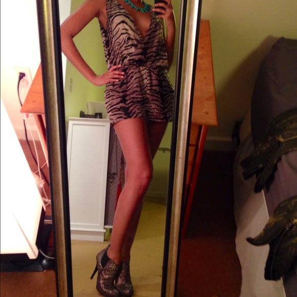 BUNDLED: Zebra Silky Romper - Picture 2 of 4