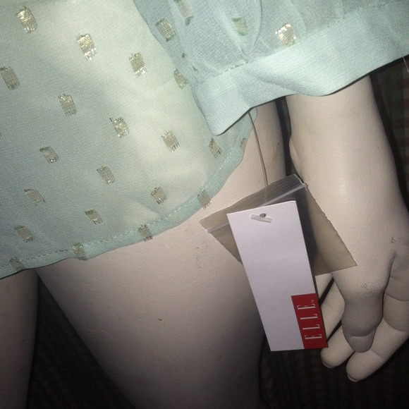 🚫🚫SOLD🚫🚫 ---ELLE" top - Picture 2 of 4