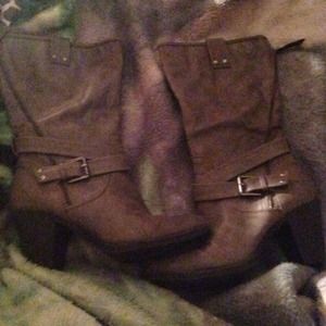 Size 8 grey heels :)