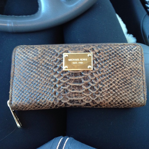 Micheal Kors Snake print brown wallet