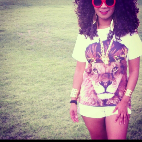Lion head tee