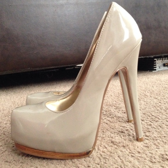 Steve Madden grey pumps
