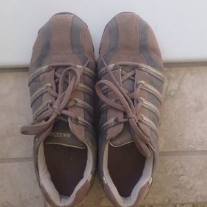 Skechers taupe leather and side tennis shoes