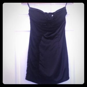 Strapless black dress. Very pretty ! Never worn