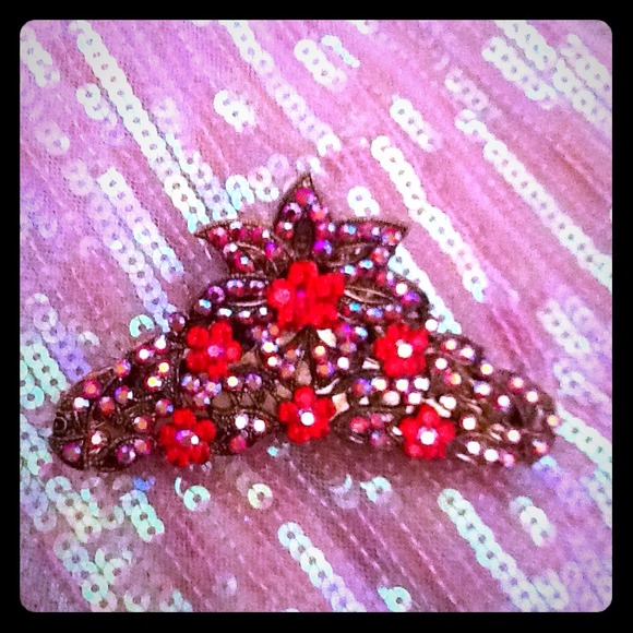Reduced! New red rhinestone claw hair clip