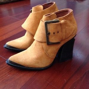 Jeffrey Campbell "Mangles"