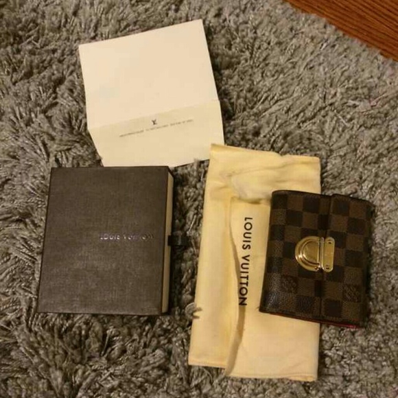 AUTHENTIC Louis Vuitton wallet