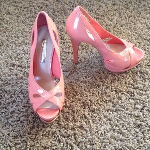 H by Halston Coral peep toe pumps