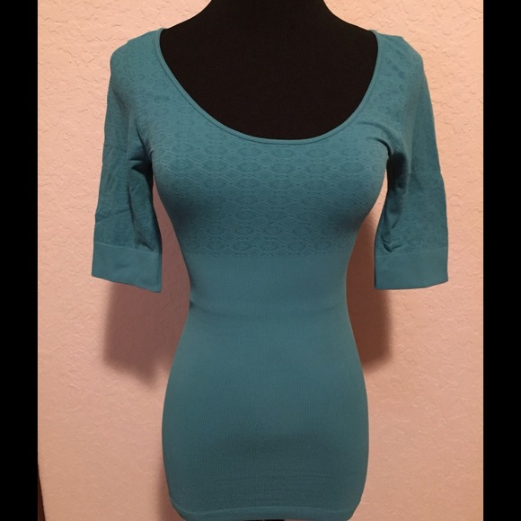 NWT Guess Jeans top - Picture 2 of 3