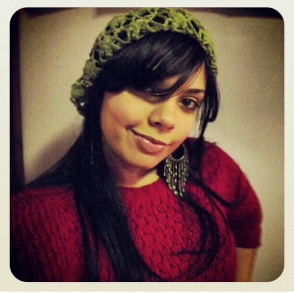 Burgundy knitted sweater