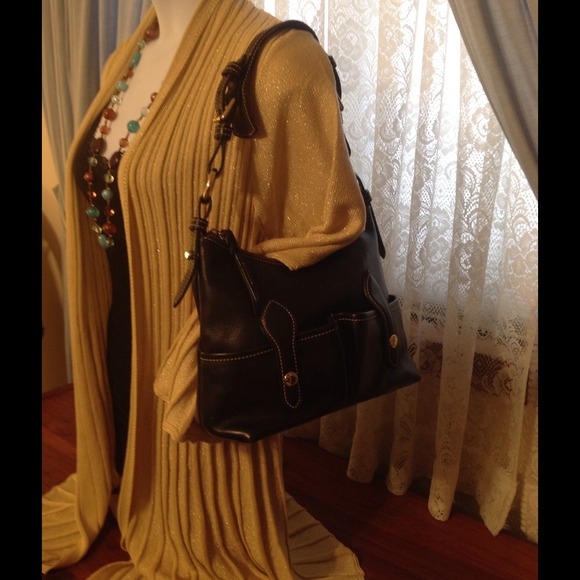 Dooney & Bourke black leather purse. Pre-loved 💖