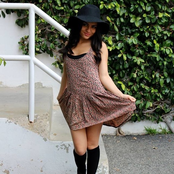 🚫TRADED!🚫 Brandy Melville Floral Dress - Picture 1 of 3