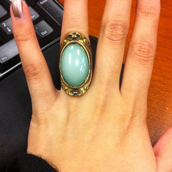 Oval Ring - Picture 2 of 4