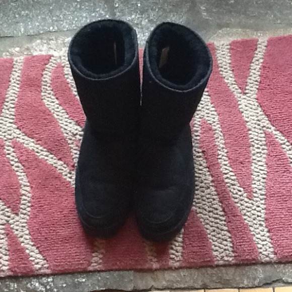 Uggs Ultra Short Boots.  FLASH SALE.!,!!!!!