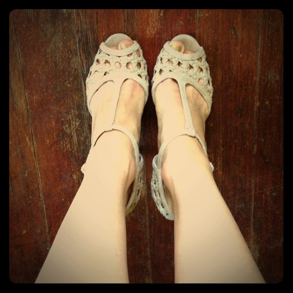 Rocket Dog woven canvas heels in sand