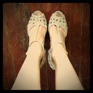 Rocket Dog woven canvas heels in sand