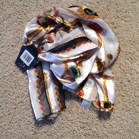 Beautiful scarf - Picture 3 of 3