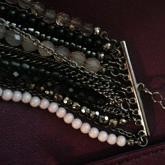 *SOLD* Long multi-layered metal/bead necklace - Picture 4 of 4