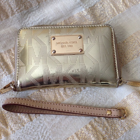 Micheal kors wallet with iphone holder