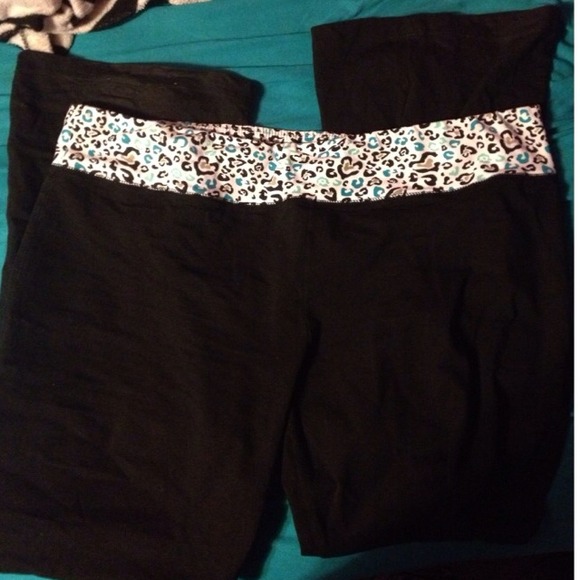 Yoga pants with teal cheetah print SOLD