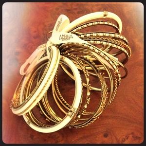 Amrita Singh Bangles