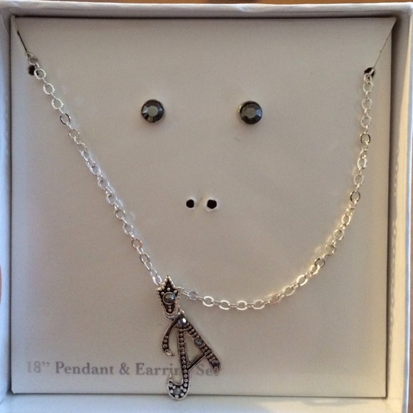 Pendant and hearing set