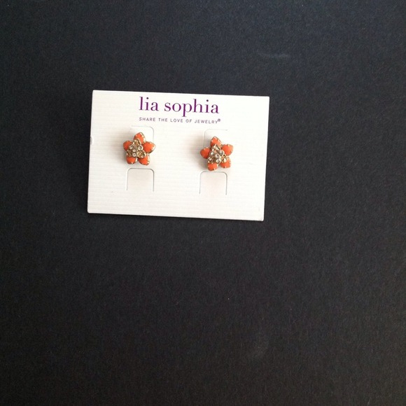 ✨SOLD!!✨Lia sophia coral flower earrings✨SOLD!!✨
