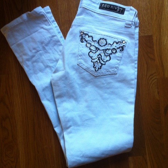 🚫White jeans SOLD in bundle🚫