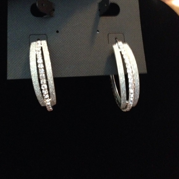 Show stoppers earrings (Traci Lynn) light weight