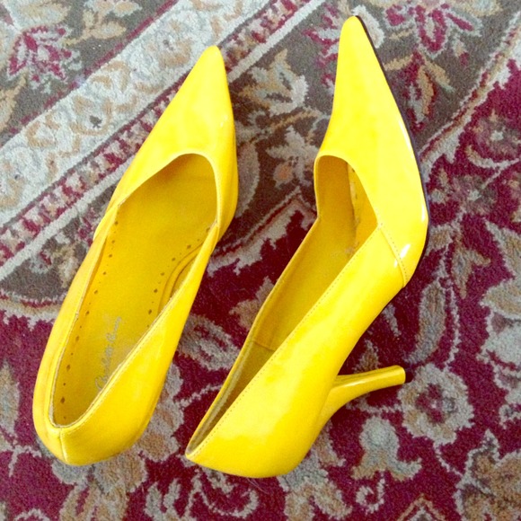 Yellow high heels!!