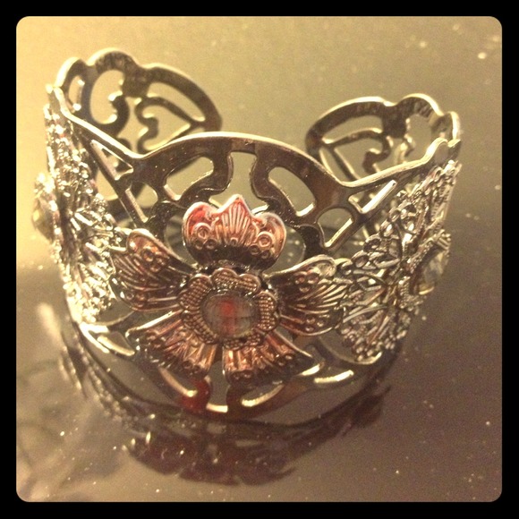 Sophisticated Vintage Bangle💗