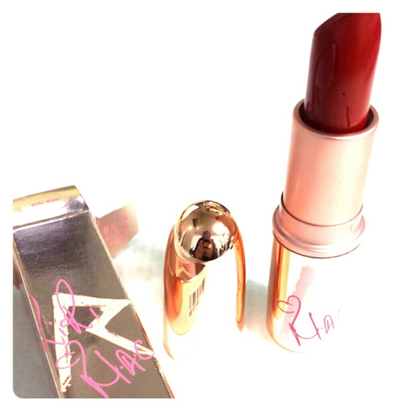 MAC Rhianna Riri Woo