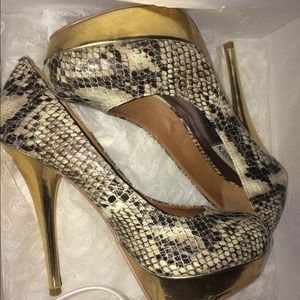 Steve Madden Snake Skin Pumps
