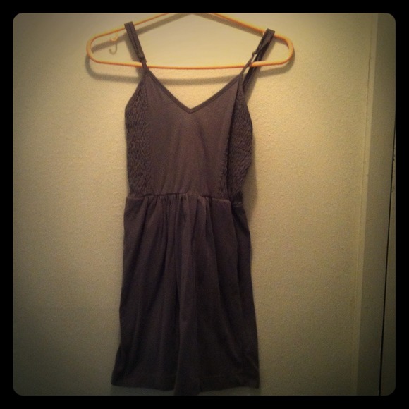 Gray and fitted Vneck sun dress