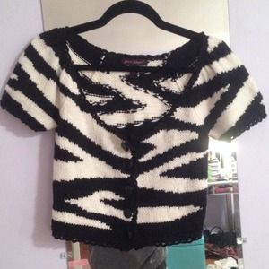 🌟REDUCED🌟BETSEY JOHNSON Zebra Button-Up Shrug