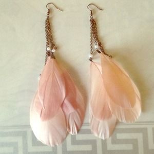 ❌SOLD❌Feather earrings with little pearls