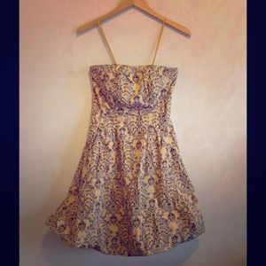 Structured paisley strapless from Urban