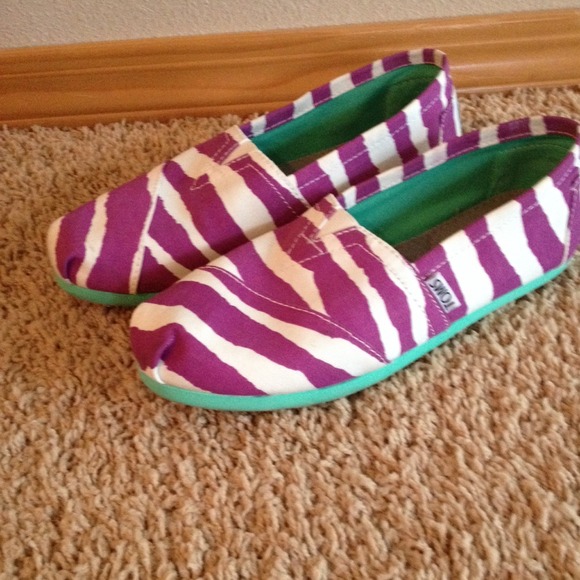 TOMS size 6.5