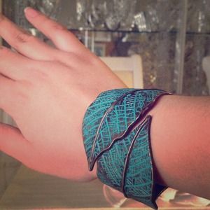 ❌SOLD❌Leaf snap on bangle