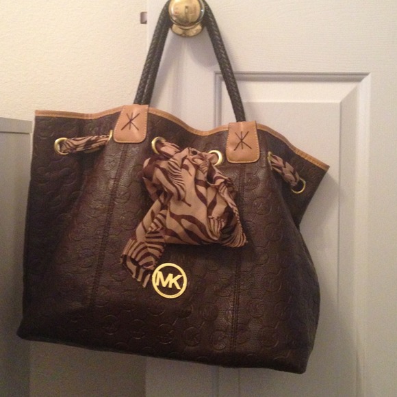 🚫Traded🚫Micheal Kors bag! Brown w/ scarf