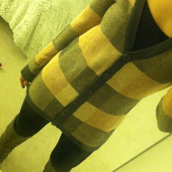 🔻Long, patterned, button down cardigan! - Picture 2 of 4