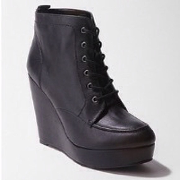 Deena and Ozzy black wedge boot