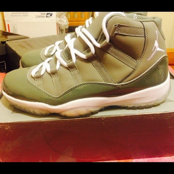Air Jordan Retro 11 Cool Grey
