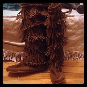 Minnetonka 5 layer Fringe Boots
